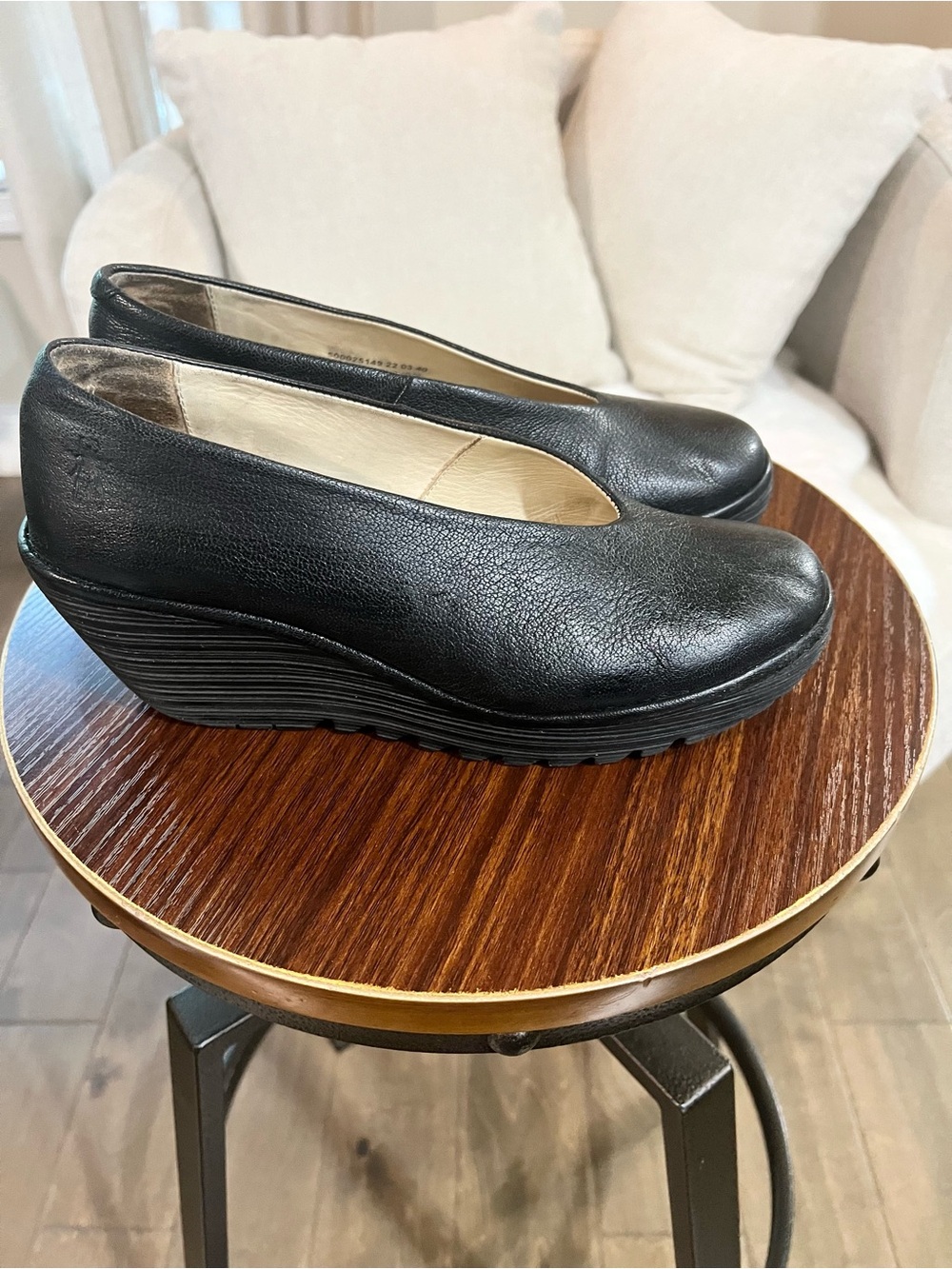 Fly London Black Leather Slip-On Clogs, EU 40
Very good pre-owned condition. - Picture 2 of 6